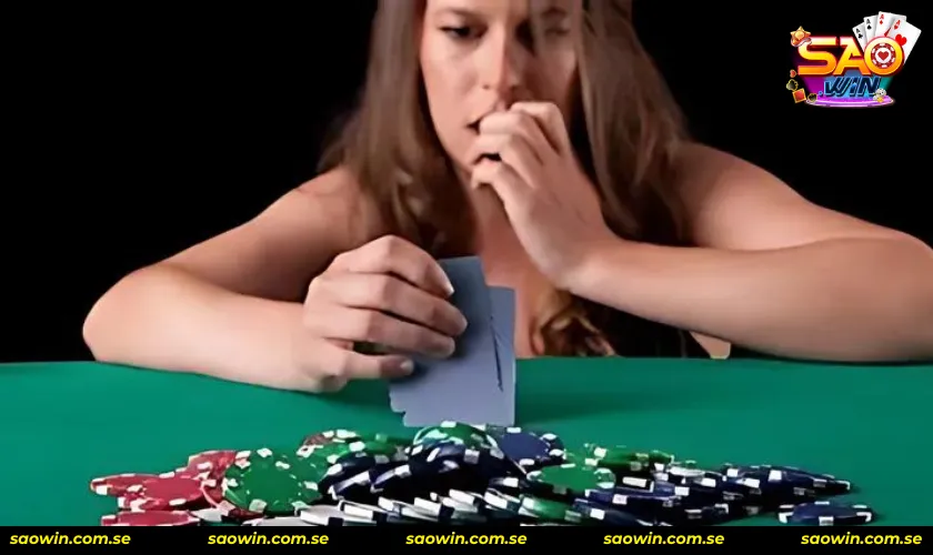 Chiến thuật bluff trong poker là gì - Semi bluff